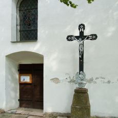 Kříž u kostel svatého Vojtěcha v Ratibořických Horách