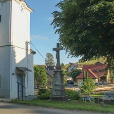 Kříž v Hrabenově před kaplí