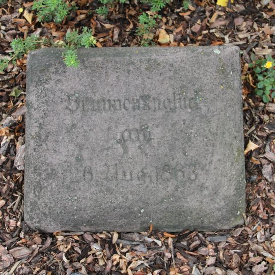 An der Kirche, Gedenkstein