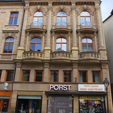 Urbanes Wohn- und Geschäftshaus