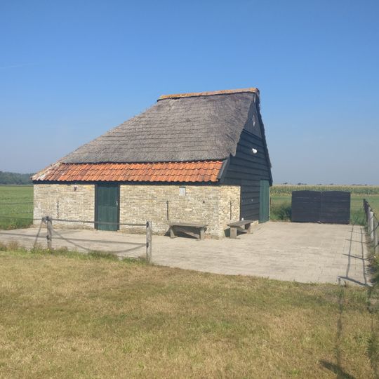 Fraai in landschap gelegen boet. Rieten kap