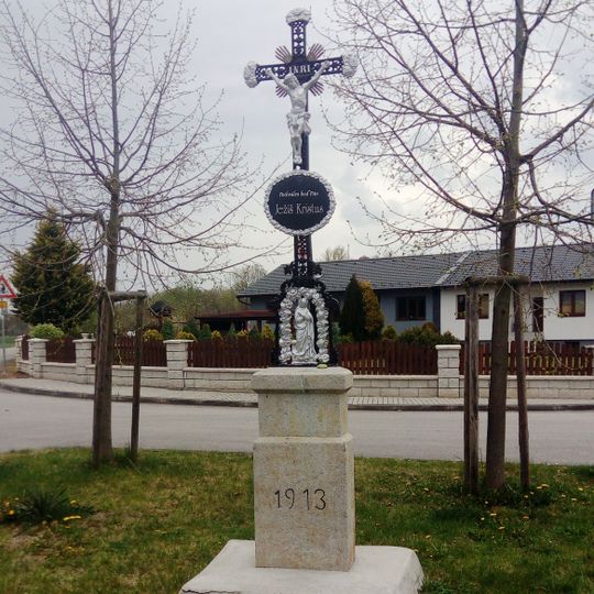 Kříž v Bavorovicích v křižovatce