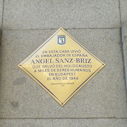 Commemorative plaque to Ángel Sanz-Briz