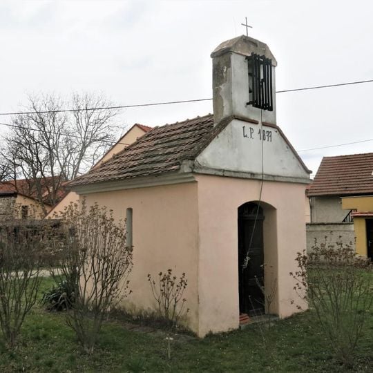 Kaple na návsi v Loucké