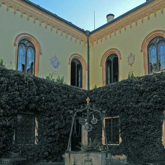 Kašna na nádvoří zámku Sychrov