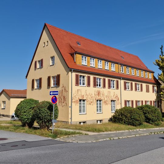 Double tenement house in open development , part of the workers' housing estate of the Sebnitzer Bau- und Sparverein Götzingerstraße 33; 35