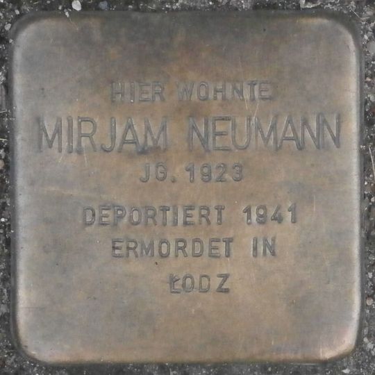 Stolperstein en memoria de Mirjam Neumann