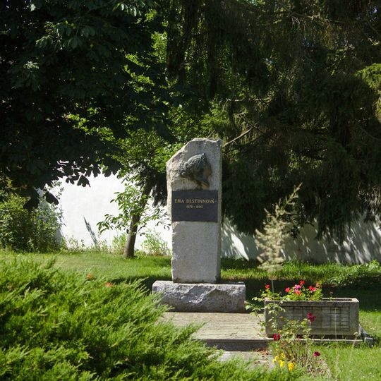 Monument to Ema Destinnová