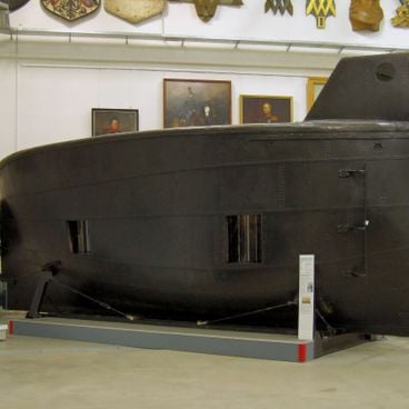 This ship that sailed under polar ice opens its doors