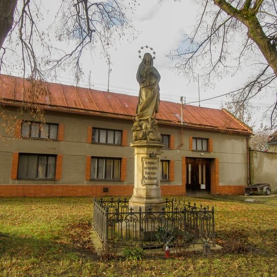 Socha Panny Marie v Drahanovicích poblíž tvrze