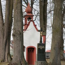 Kříž před kaplí