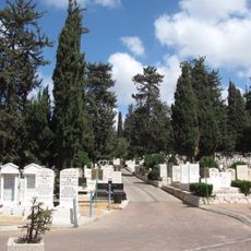 Nahalat Yitzhak Cemetery