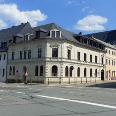 Pfarrhaus in geschlossener Bebauung und in Ecklage Freiberger Straße 2