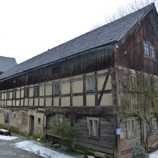 Bauernhof mit Wohnstallhaus und Scheune mit Durchfahrt Alter Schulweg 6