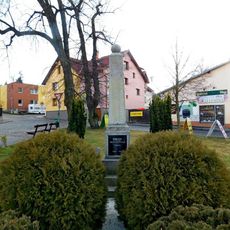 Pomník padlým na návsi Četníka J. Bojase ve Stránčicích