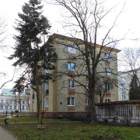 Blok przy alei „Solidarności” 105/111B