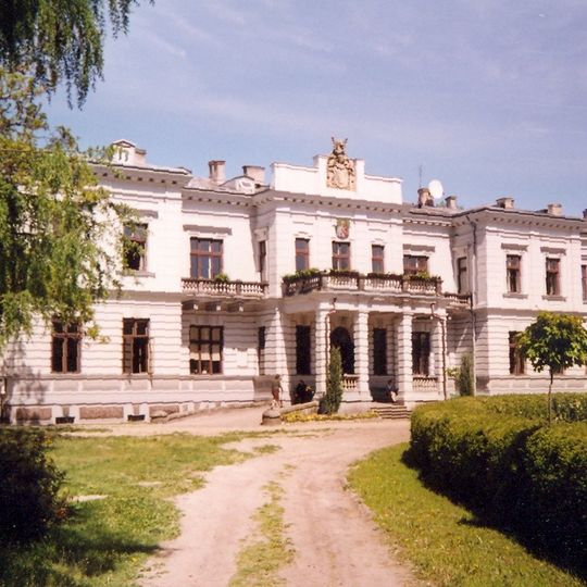 Zespół pałacowy, Szkolna 2 w Szymanowie