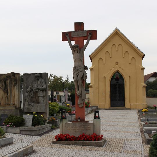 Hřbitovní kříž na hřbitově v Únanově