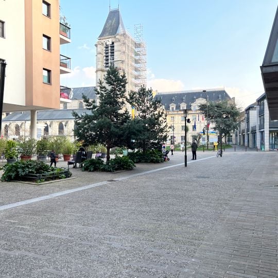 Esplanade Pierre-Yves-Cosnier