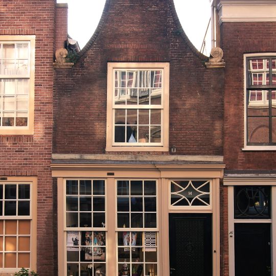 Pand met klokgevel waarvan de top verdwenen