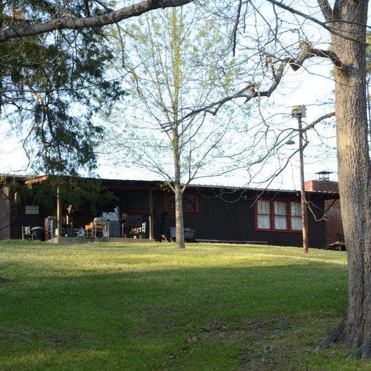 Crocketts Bluff Hunting Lodge