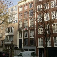 Pand met gevel onder rechte lijst