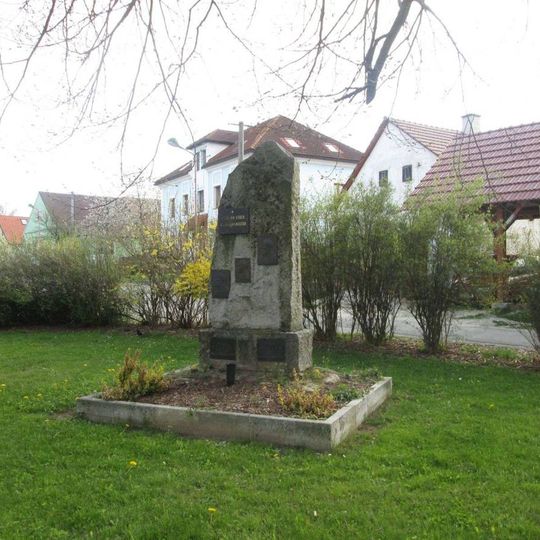 Památník v Častrově