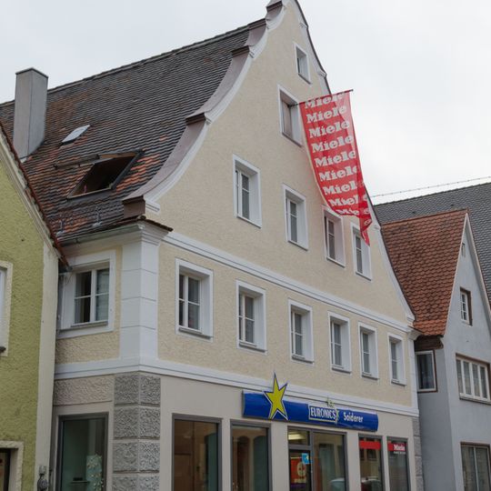 Wohn- und Geschäftshaus