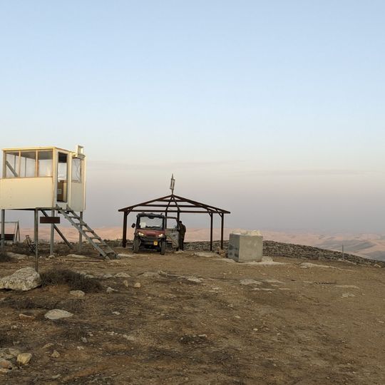 פרגולה עם תצפית למדבר