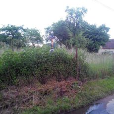 Kříž v zahradě v Pozově