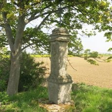 Kříž u silnice 16 jižně od Bezna