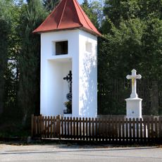 Kříž vedle zvoničky v Janovicích