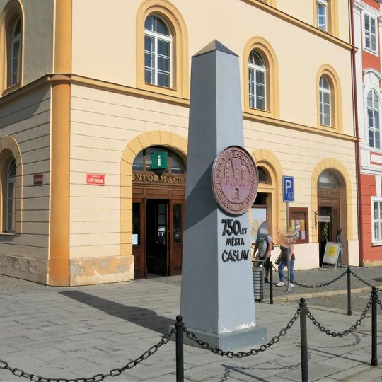 Památník založení města na náměstí Jana Žižky z Trocnova v Čáslavi