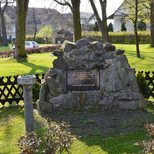 Pomník padlým v Oknech v Podbezdězí