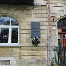 Pamětní deska Josefa Matouška na domě Švédská 1127/29 na Smíchově