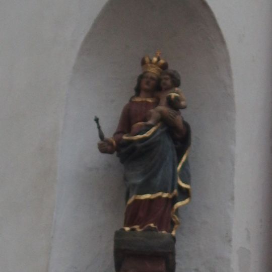 Soška Madony na rohu domu Sládkova 113 v Kadani