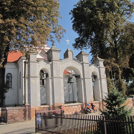 Brama-dzwonnica w Kąkolewnicy