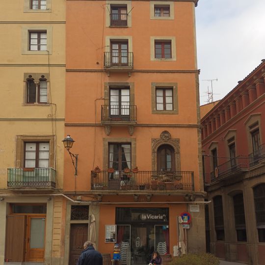 Building in plaça de la Catedral, 6