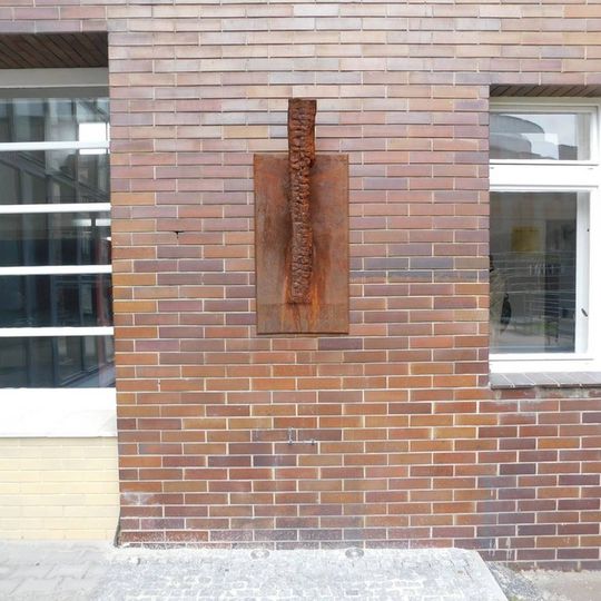 Pamětní deska Jana Palacha na budově VŠE na Žižkově