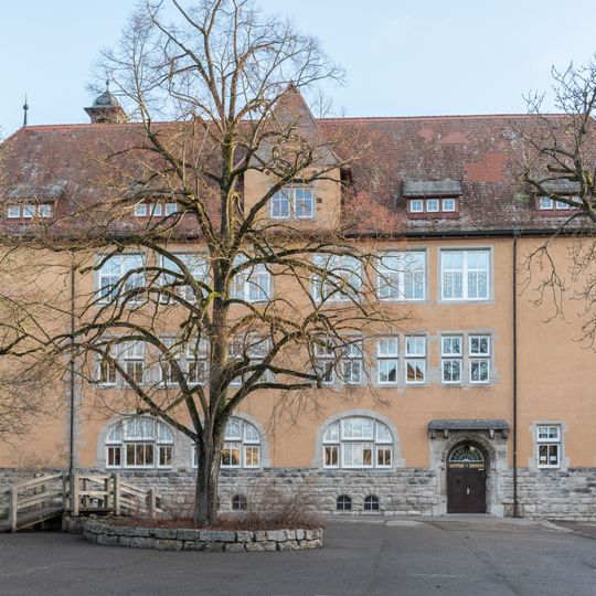 Hornburgweg 26, Schule