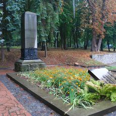 Братська могила радянських воїнів, партизанів та Героя Радянського Союзу Григорія Шевченка