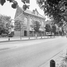 Kantongerecht met Eclecticisme invloeden