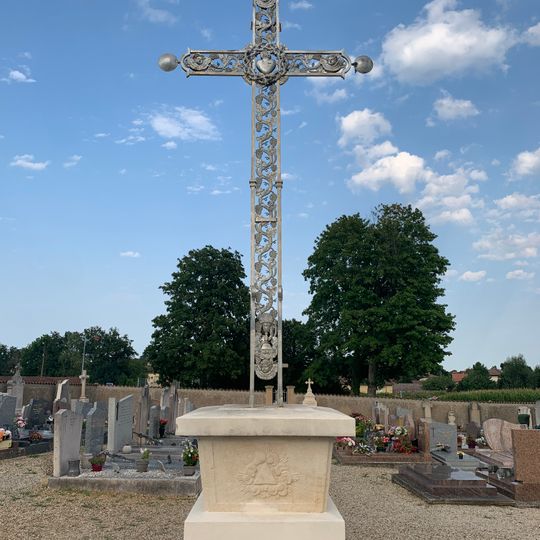 Cemetery cross of Savigneux
