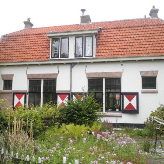 Zes gekoppelde woonhuizen