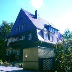 Villa mit Einfriedung und Vorgarten Poststraße 3