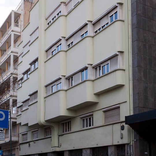 Edifício na Avenida Defensores de Chaves, 27 a 27E