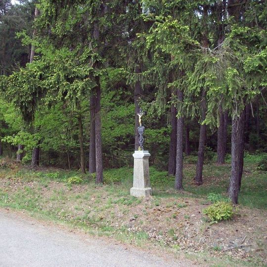 Kříž mezi Hněvnicemi a Lhotou u Stříbra