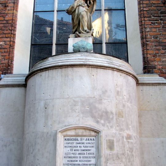 Figura Maryi na Kanonii w Warszawie