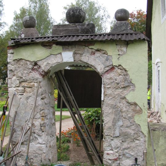 Gaujiena old cemetery gate