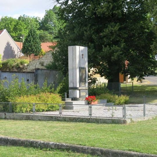 Pomník obětem 2.světové války v Libkovicích pod Řípem